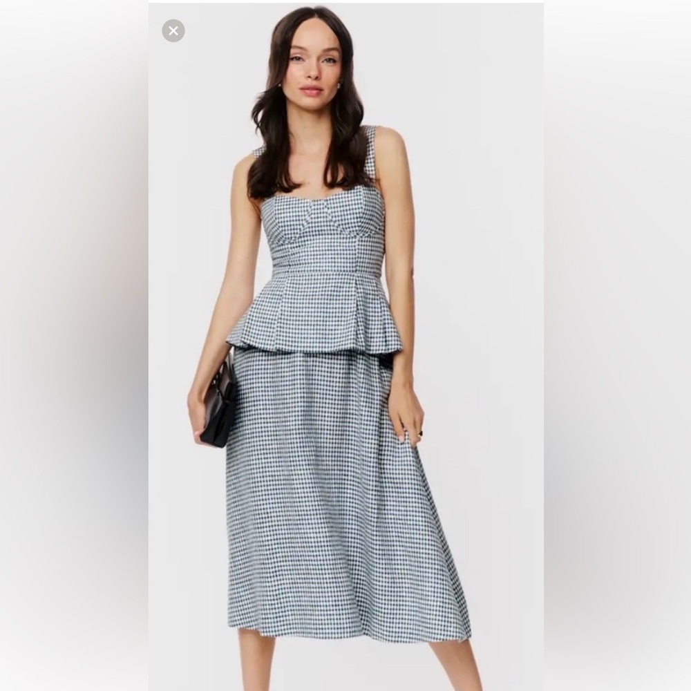 Reformation misty linen two piece set size
US 4